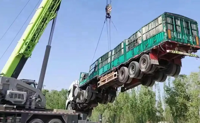 精河道路脱困救援案例